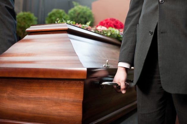 Nosači kovčega na sahrani