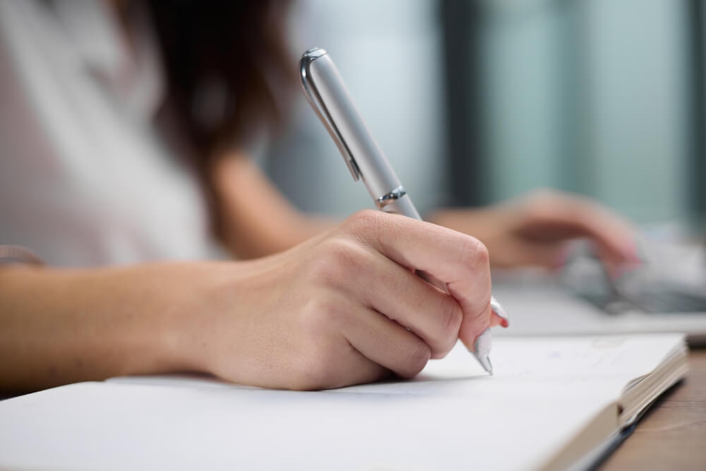 Kako napisati čitulju i posmrtni plakat?