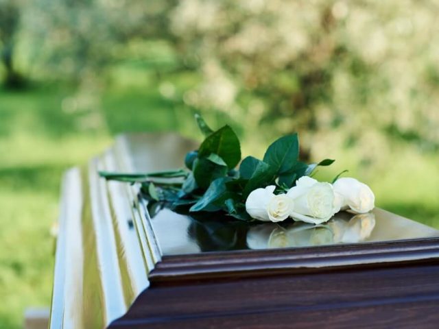 Kako odabrati odeću za pokojnika – na šta obratiti pažnju